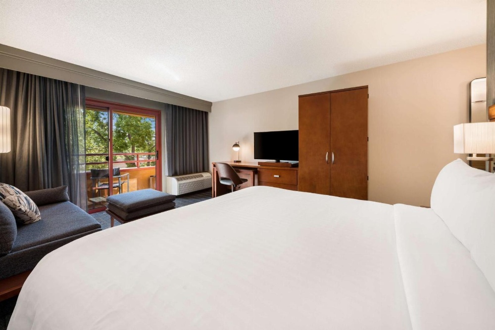 Sonesta Select San Jose Airport Main image
